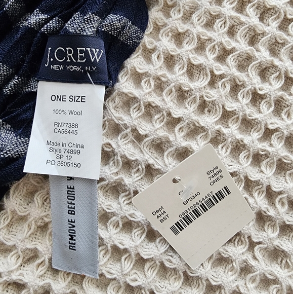 Scarf / Wrap - Picture 2 of 2